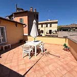 Attico Con Terrazza Santa Cecilia * 로마