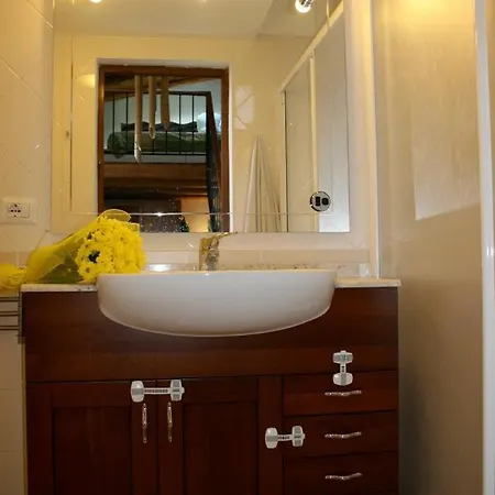 Attico Con Terrazza Santa Cecilia Apartment *