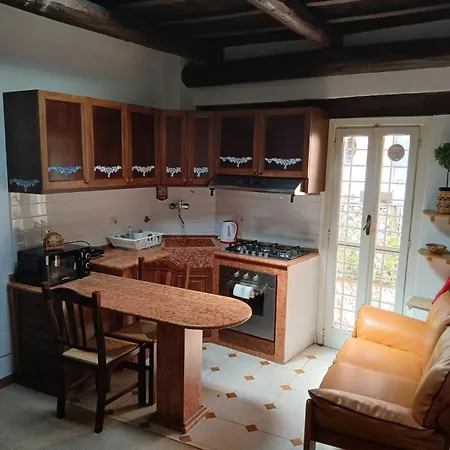 Attico Con Terrazza Santa Cecilia شقة روما